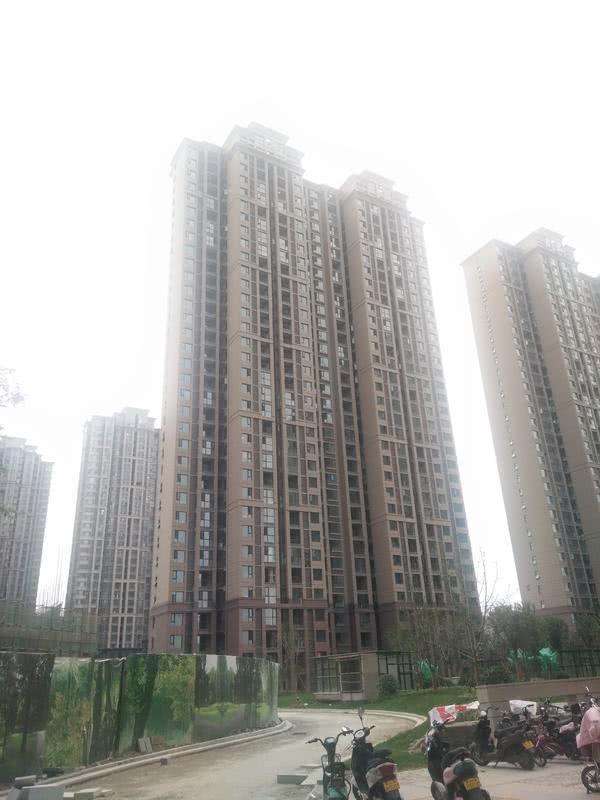 鄭州一樓盤延期交房11個月,違約金沒給完就不給了?開發(fā)商回應(yīng)